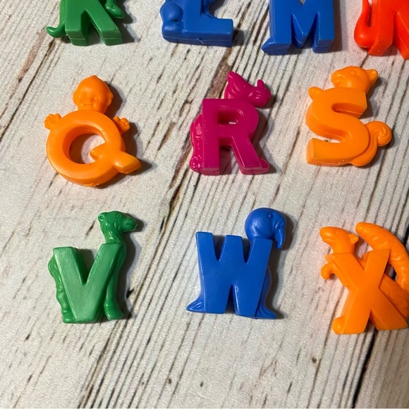 VTG Plastic Blowmold Zoo Animal Alphabet 23 Letters 3" Incomplete Set Hong Kong - Picture 2 of 9